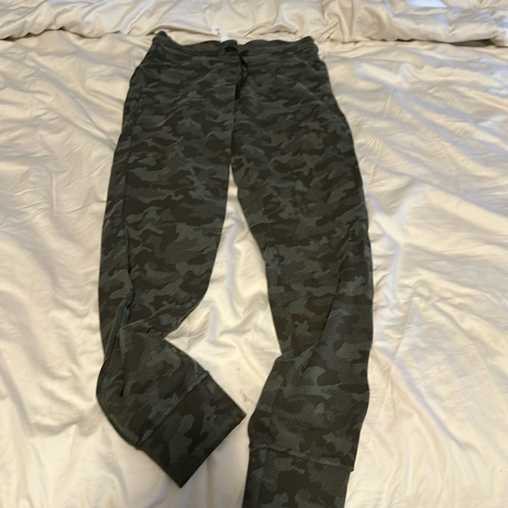 Lululemon camo joggers